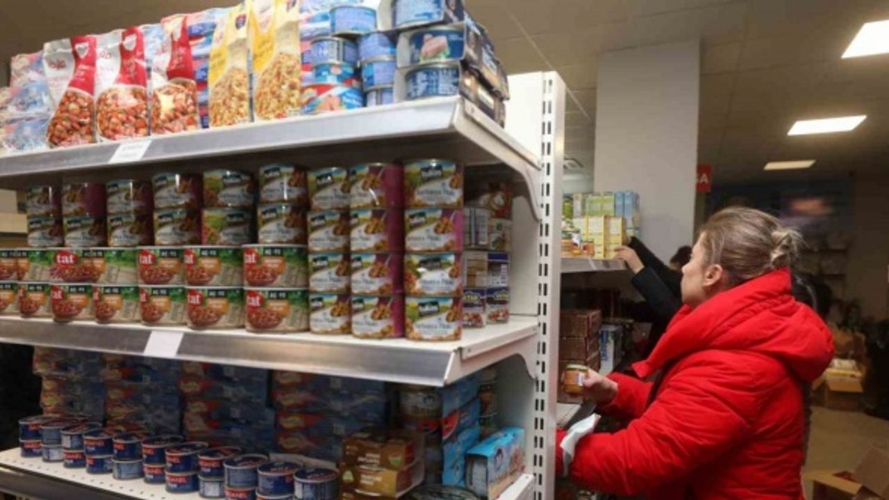 Derman Market şimdi de depremzedelerin yaralarını sarıyor