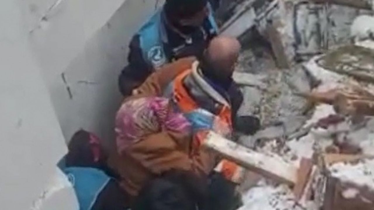 Sinop’tan afet bölgesine giden ekip Malatya’da can kurtardı