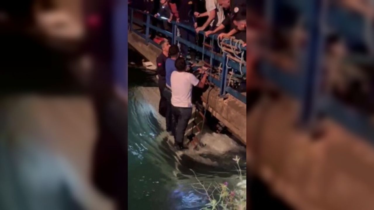 Adana’da minibüs sulama kanalına düştü, itfaiye 4 kişiyi boğulmaktan kurtardı