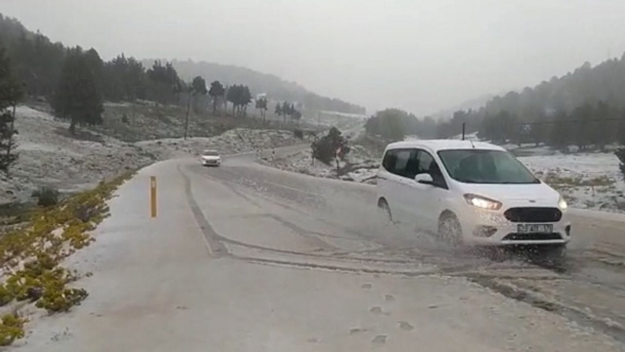 Toroslar’ın yüksek kesimlerinde kar yağışı etkili oluyor