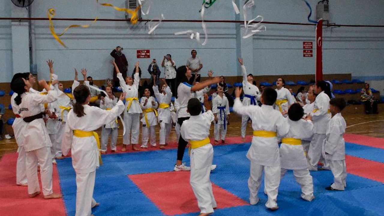 Karacabey'in genç karatecileri kuşaklarına kavuştu
