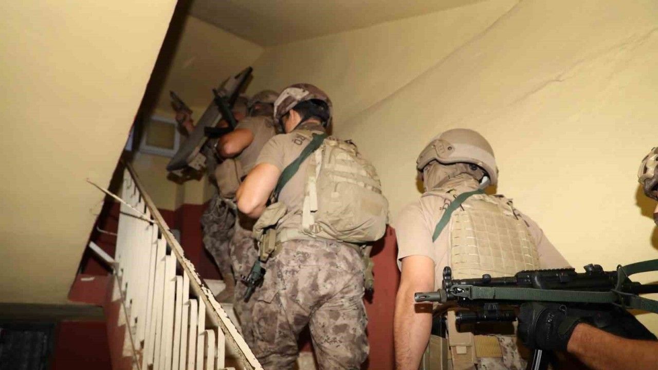 Mersin’de suç örgütü üyelerine operasyon: 17 gözaltı