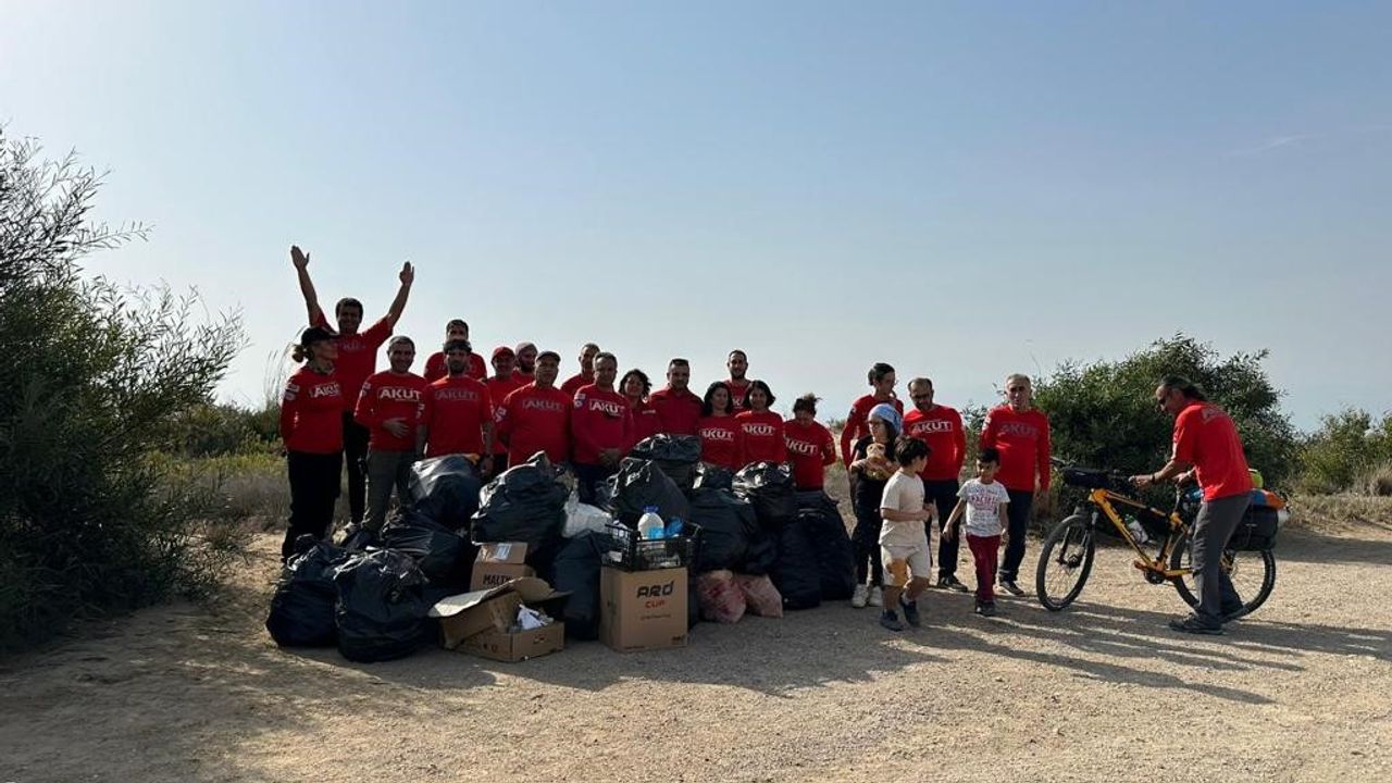 Akut Mersin ekibi Göksu Deltasında çevre temizliği yaptı