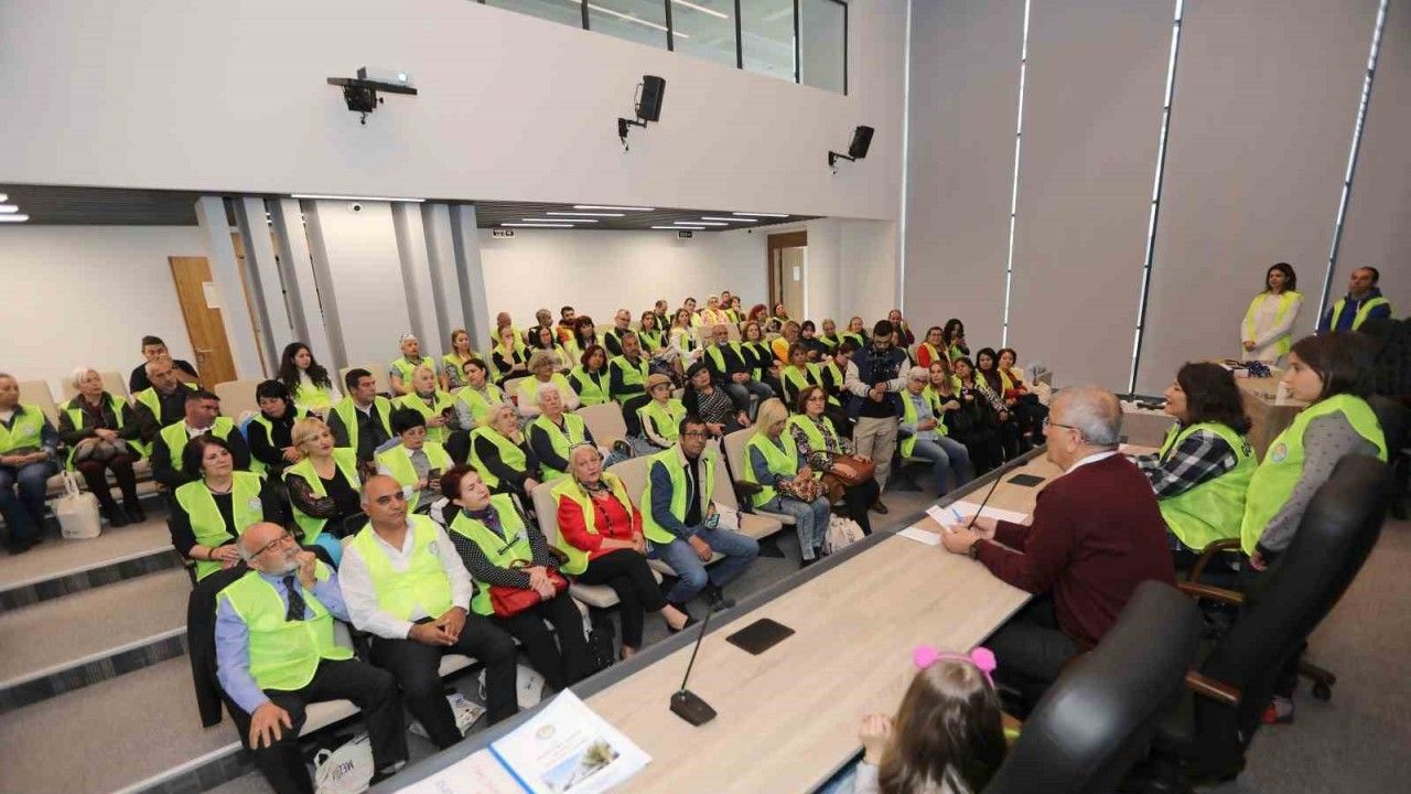 Mezitli Belediyesinin gönüllüleri çalışmalarıyla takdir topluyor