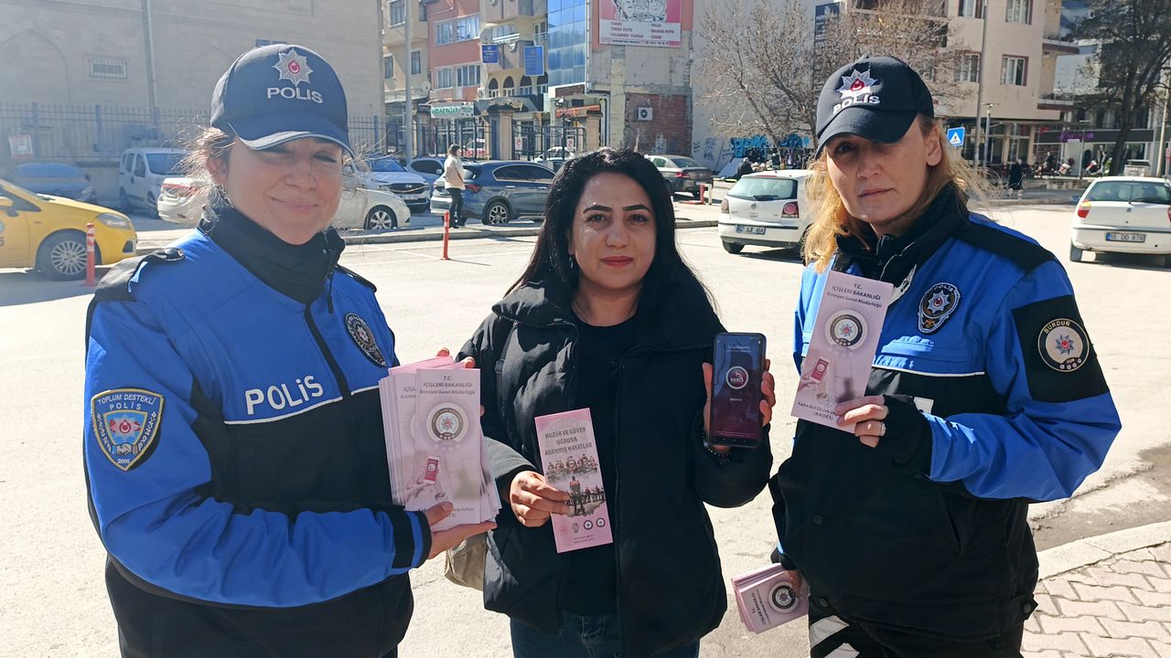 Polisten dolandırıcılık ve KADES bilgilendirmesi