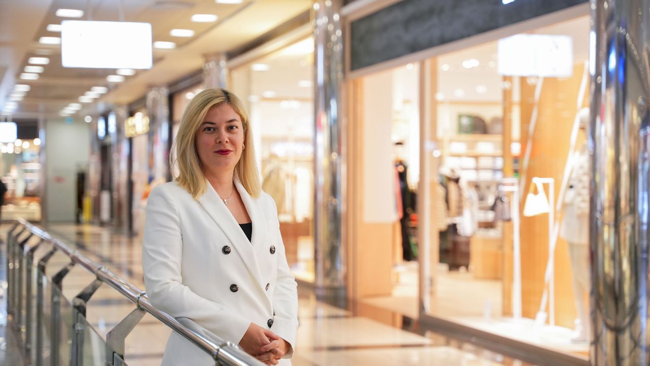Antalya Migros AVM'de 25'inci yıl coşkusu