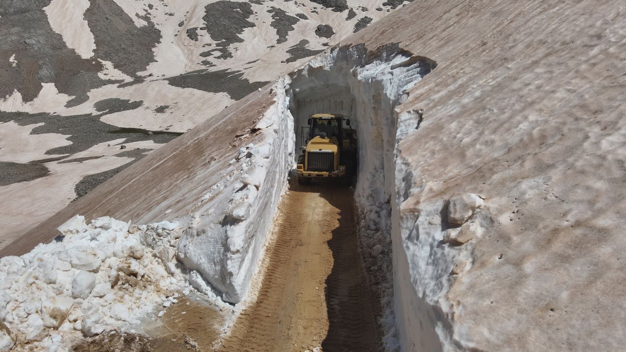 Antalya'da haziranda karla mücadele çalışması
