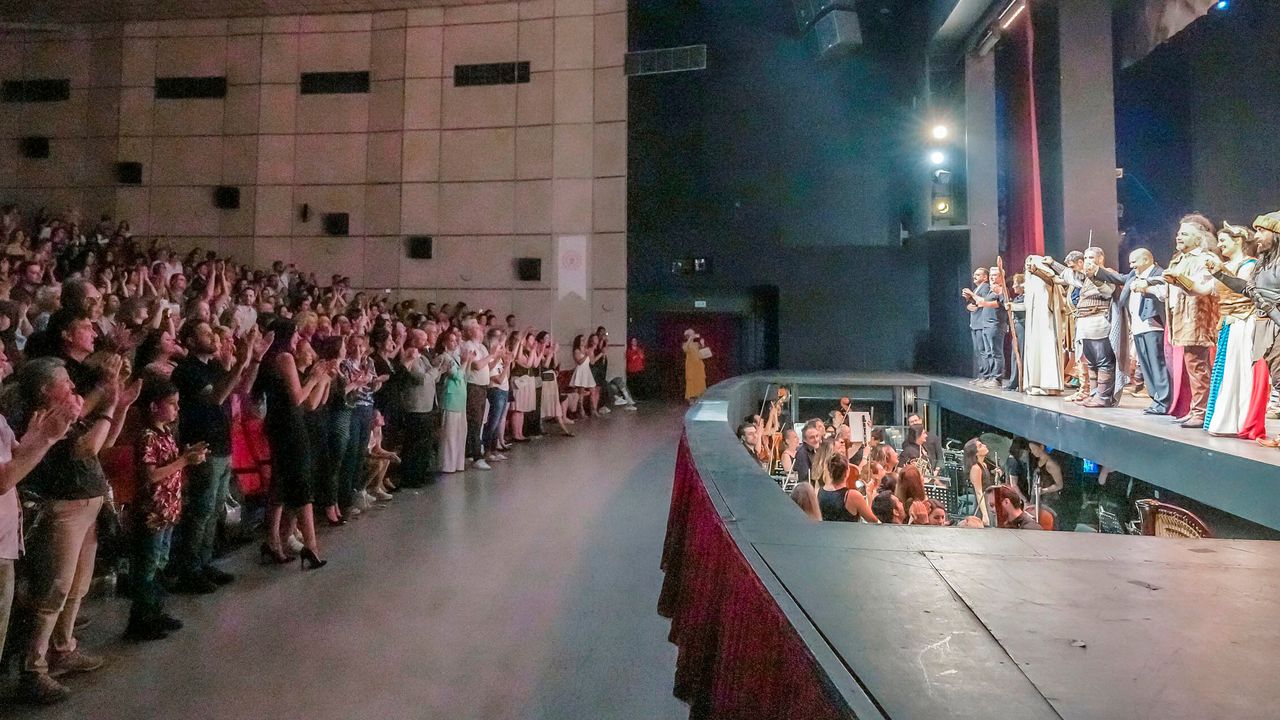 Antalyalı 'Atilla'yı alkışladı