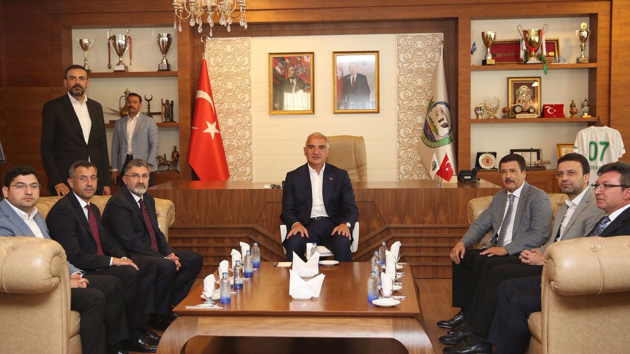 Bakan Ersoy: Amacımız turizm hareketliliğini 12 aya yaymak