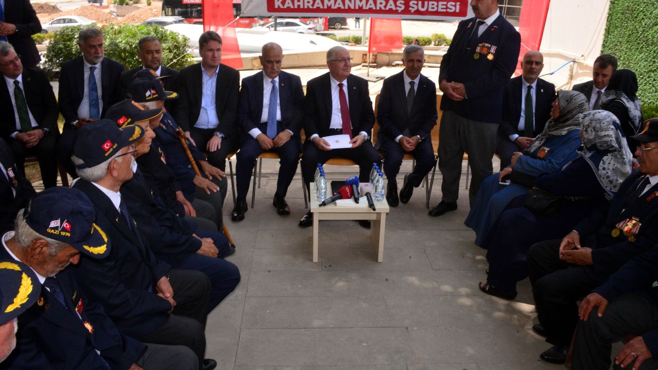 Bakan Güler, Kahramanmaraş'ta birlikleri denetledi (3)