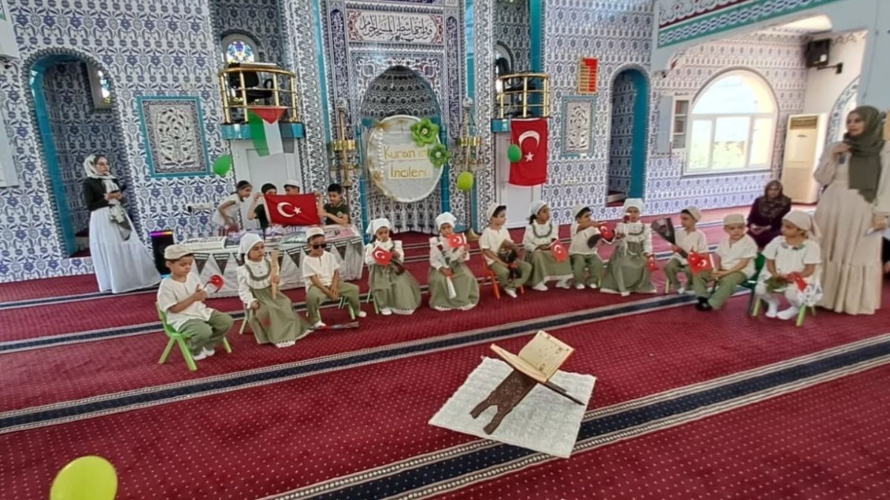 Kur'an kursunda mezuniyet töreni