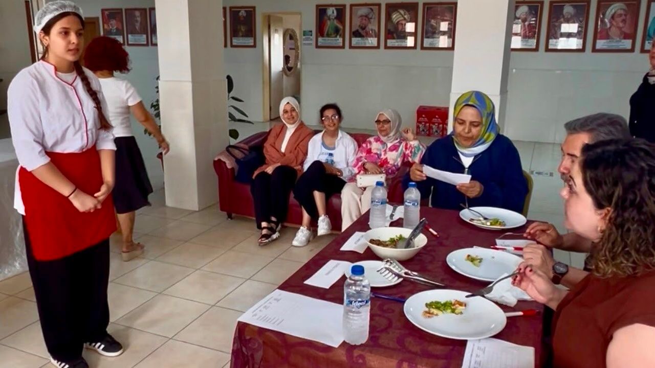 Osmaniye'de öğrenciler en lezzetli salata için yar
