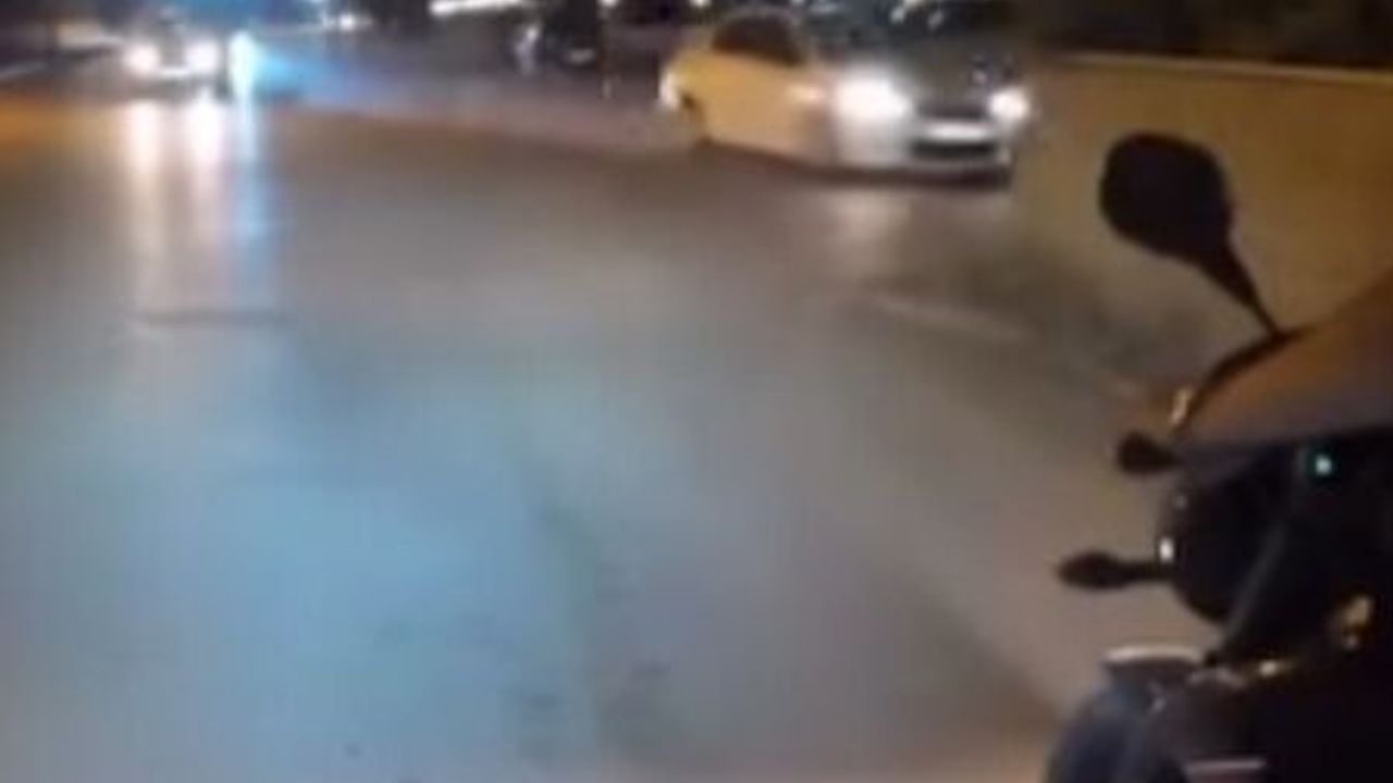 Otomobilin duvara çarptığı kaza kask kamerasında; 2 yaralı
