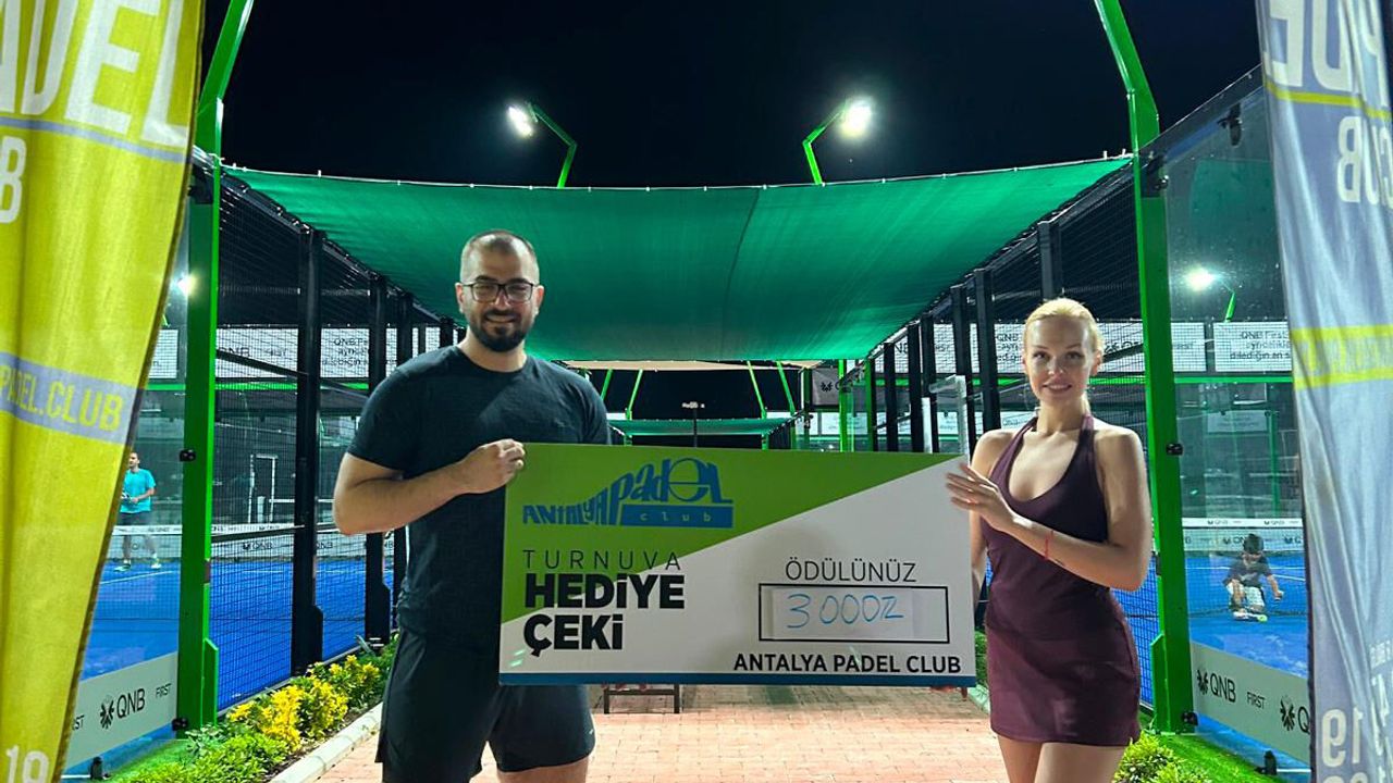 Padel turnuvasında şampiyonlar belli oldu