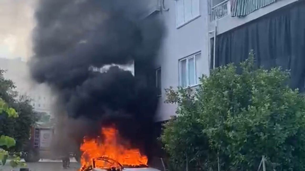 Seyir halindeki otomobil yandı