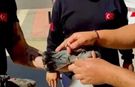 Balkon filesine takılan güvercin kurtarıldı