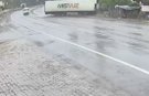Mersin'de TIR'ın yağış nedeniyle kayarak yaptığı kaza kamerada: 1 yaralı