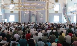 Depremde hasar alan cami yeniden ibadete açıldı