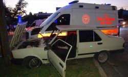 Mersin’de ambulans otomobille çarpıştı: 4 yaralı