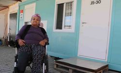 Annesini ve bacağını depremde kaybeden kadın, protez bacağıyla hayata tutundu