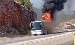 Mersin'de Yolcu Otobüsü Cayır Cayır Yandı!