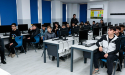 Meslek Lisesi Öğrencilerine Yazılım Atölyesi: Geleceğin Sektörlerine Hazırlık