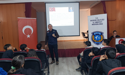 Mersin Polisi Geleceğin Güvencesi Çocuklar İçin Eğitim Veriyor