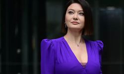 Yeşilçay sahne tozunu attı! Kırmızı mayosu ve doğallığıyla yaza damga vurdu