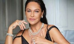 Hülya Avşar’dan Sahil Selfiesi: Güzelliğiyle Sosyal Medyayı Büyüledi