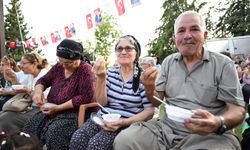 Mersinli Kadınlar Aşure Kazanında Buluştu: Hem Ürettiler Hem Paylaştılar