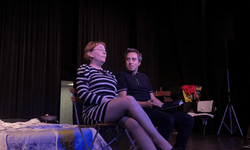 Türk Tiyatrosunda Rekor: ‘Seninle Evlenir miyim?’ Bir Sezonda 150 Kez Sahnelendi