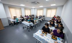 Mersin’de LGS Öğrencilerine Sıcak Yemek Desteği Devam Ediyor