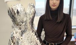 Atık materyallerden giysi tasarladılar