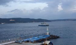 Gökçeada ve Bozcaada feribot seferlerine 'fırtına' engeli