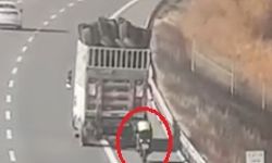 Kamyonetin arkasına bağlanan motosikletle ilerleyen sürücülere para cezası