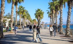 Aralık ayında denize girip, güneşlendiler