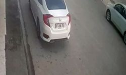 Oto yıkamacının, müşterisinin otomobiliyle yaptığı kaza kamerada