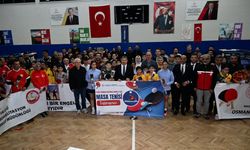 Özel gereksinimli sporcular masa tenisi turnuvasında buluştu