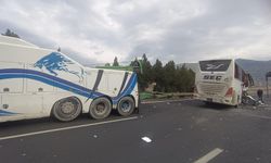 Yolcu otobüsü, otoyolda TIR'a çarptı; 7 ölü, 11 yaralı (2)