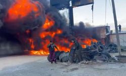 Mersin'de Oto Lastikçide Yangın: D-400’ü Kara Dumanlar Kapladı