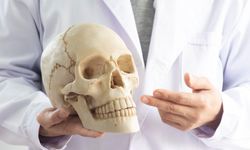 Beyin Ve Sinir Cerrahisi Uzmanı Umut Tan Sevgi İle İzmir’de Modern Nöroşirürji Hizmetleri