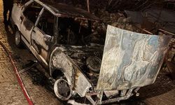 Bucak'ta park halindeki otomobil yandı