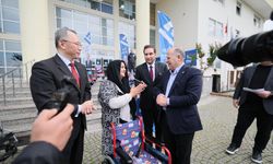 Engellilere tekerlekli sandalye dağıtıldı