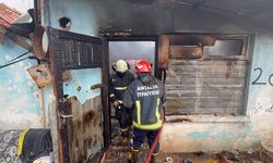 Gecekondu alevlere teslim oldu