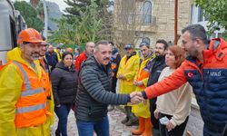 Gönüllülerden su basan evlere yardım