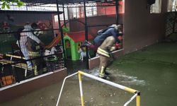 Hatay'da yağış su baskınına yol açtı, itfaiye vatandaşın imdadına yetişti