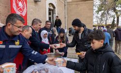 İtfaiyeciler çorba dağıttı