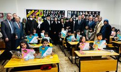 Mersin Valisi Toros, öğrencilere karnelerini verdi