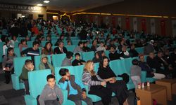 Öğrencilerden tiyatroyla mesaj