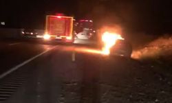 Seyir halindeki otomobil yandı